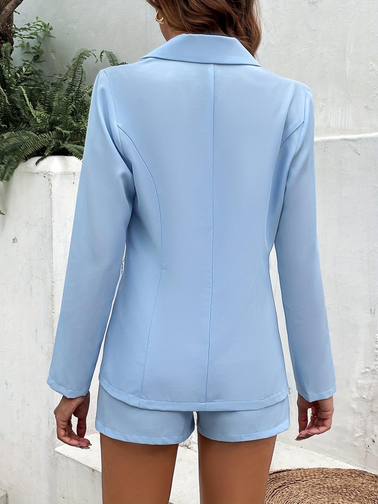 StretchPair™ – طقم بليزر وشورت (لون سادة، مقاس مرن لراحة الصيف)