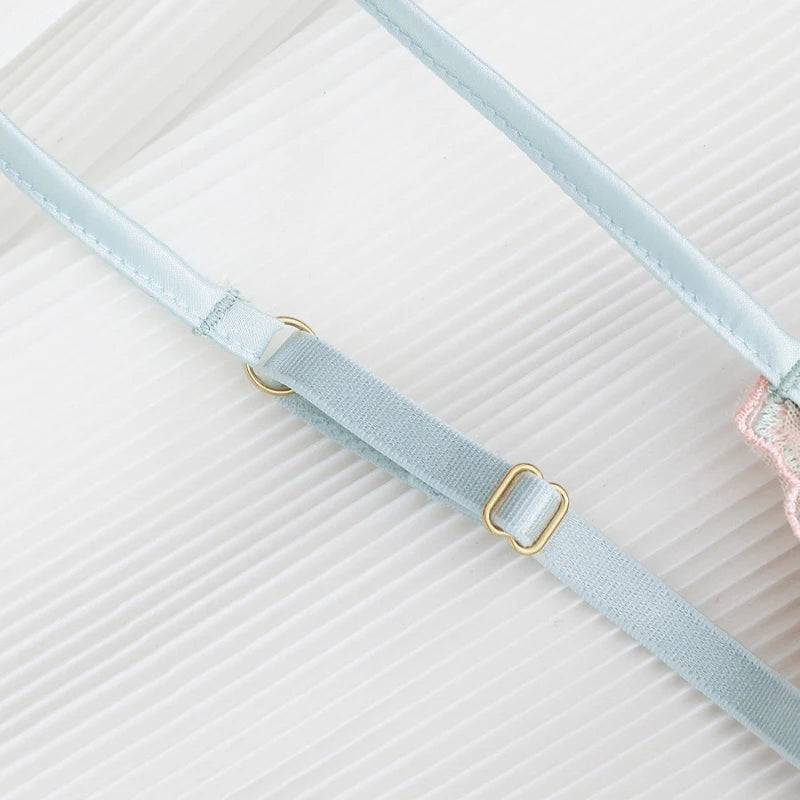 طقم حمالة صدر فرنسية مزخرفة بالزهور للنساء