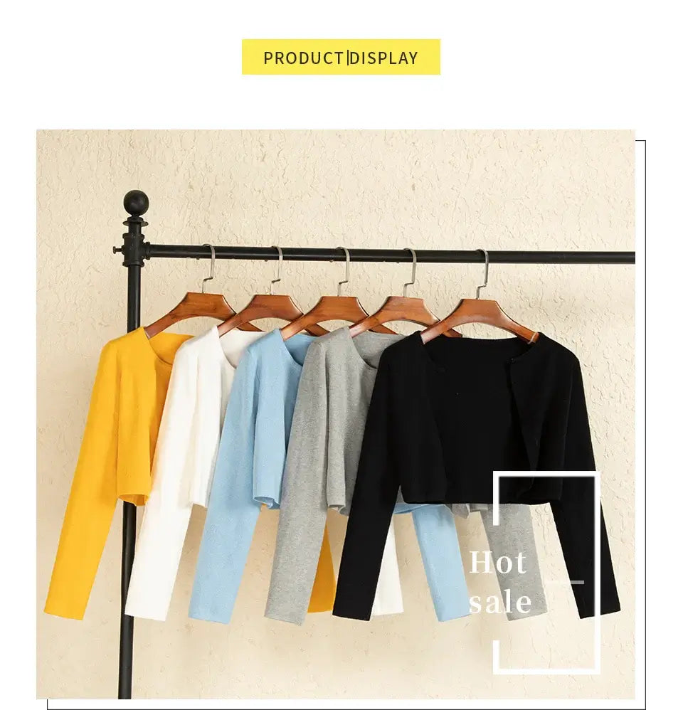 سترة نسائية سوداء قصيرة محبوكة