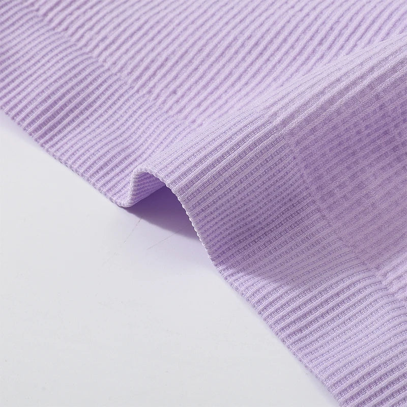 Close-up of the ribbed fabric in soft lavender color for the DeepVibe™ seamless crop top.