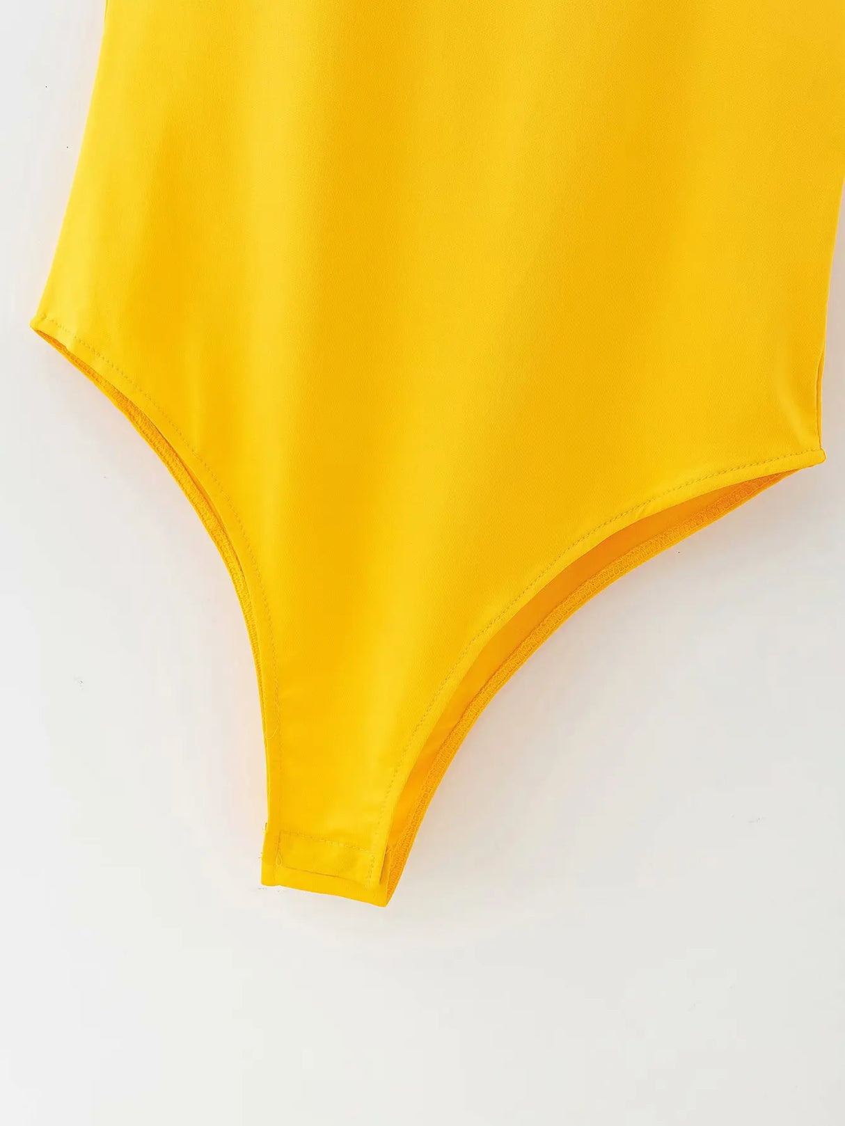 بدلة نادي نسائية ضيقة سادة