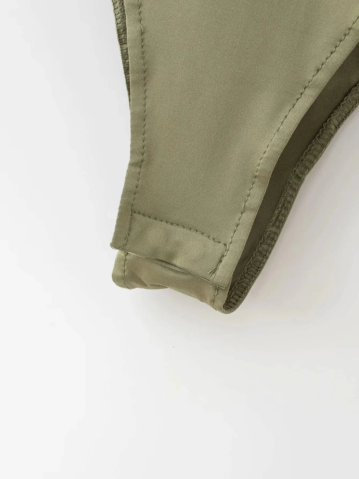 بدلة نادي نسائية ضيقة سادة