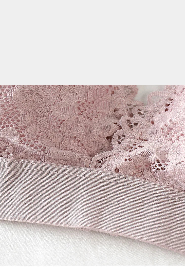 حمالة صدر نسائية من الدانتيل على شكل مثلث