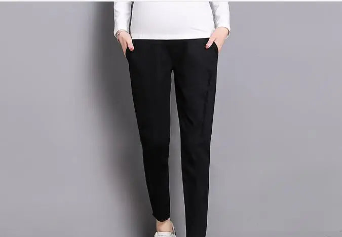 Casual 3-color maternity pants in black, featuring pockets and a straight fit, perfect for summer wear.