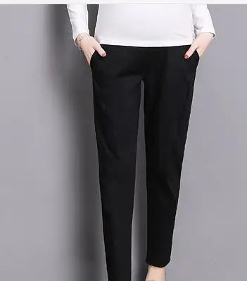 Casual 3-color maternity pants in black, featuring pockets and a straight fit, perfect for summer wear.