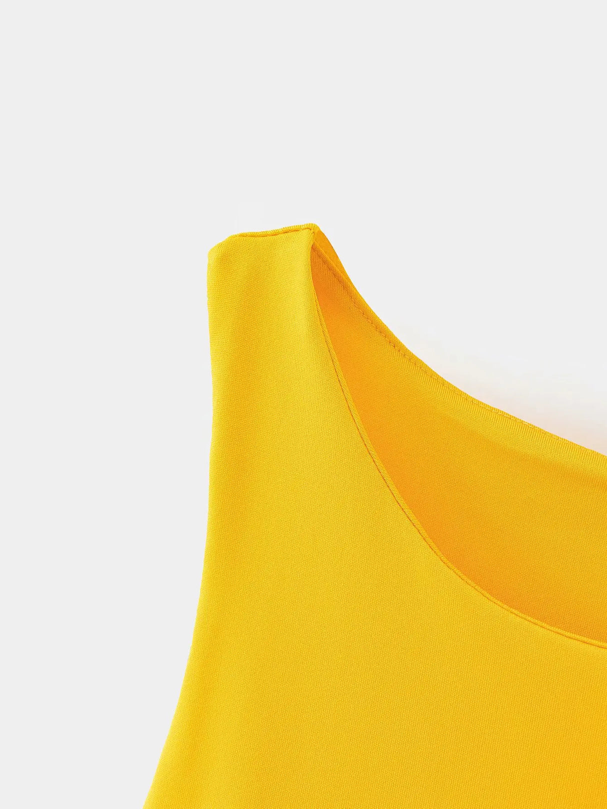 بدلة نادي نسائية ضيقة سادة