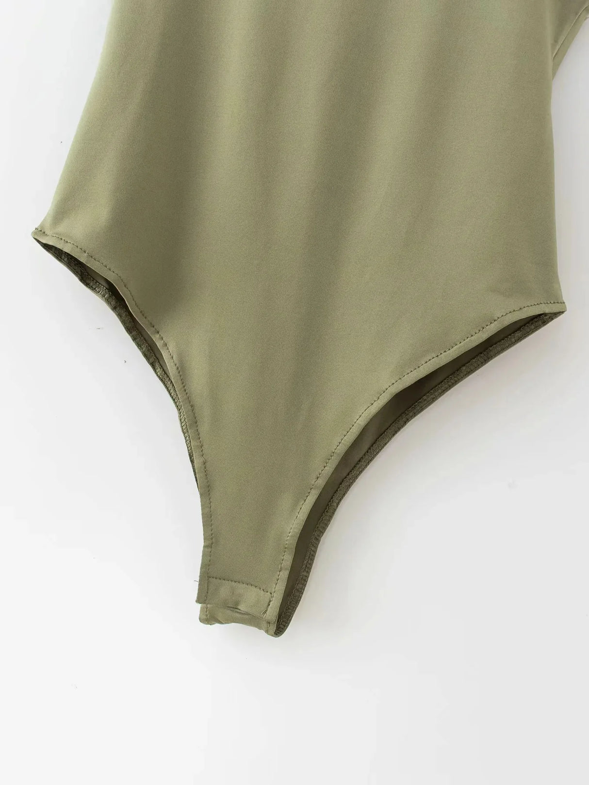 بدلة نادي نسائية ضيقة سادة