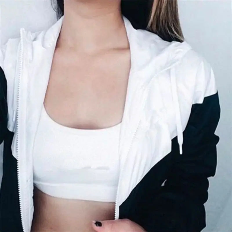 سترة رياضية بغطاء رأس مرقعة للنساء بمقاسات كبيرة