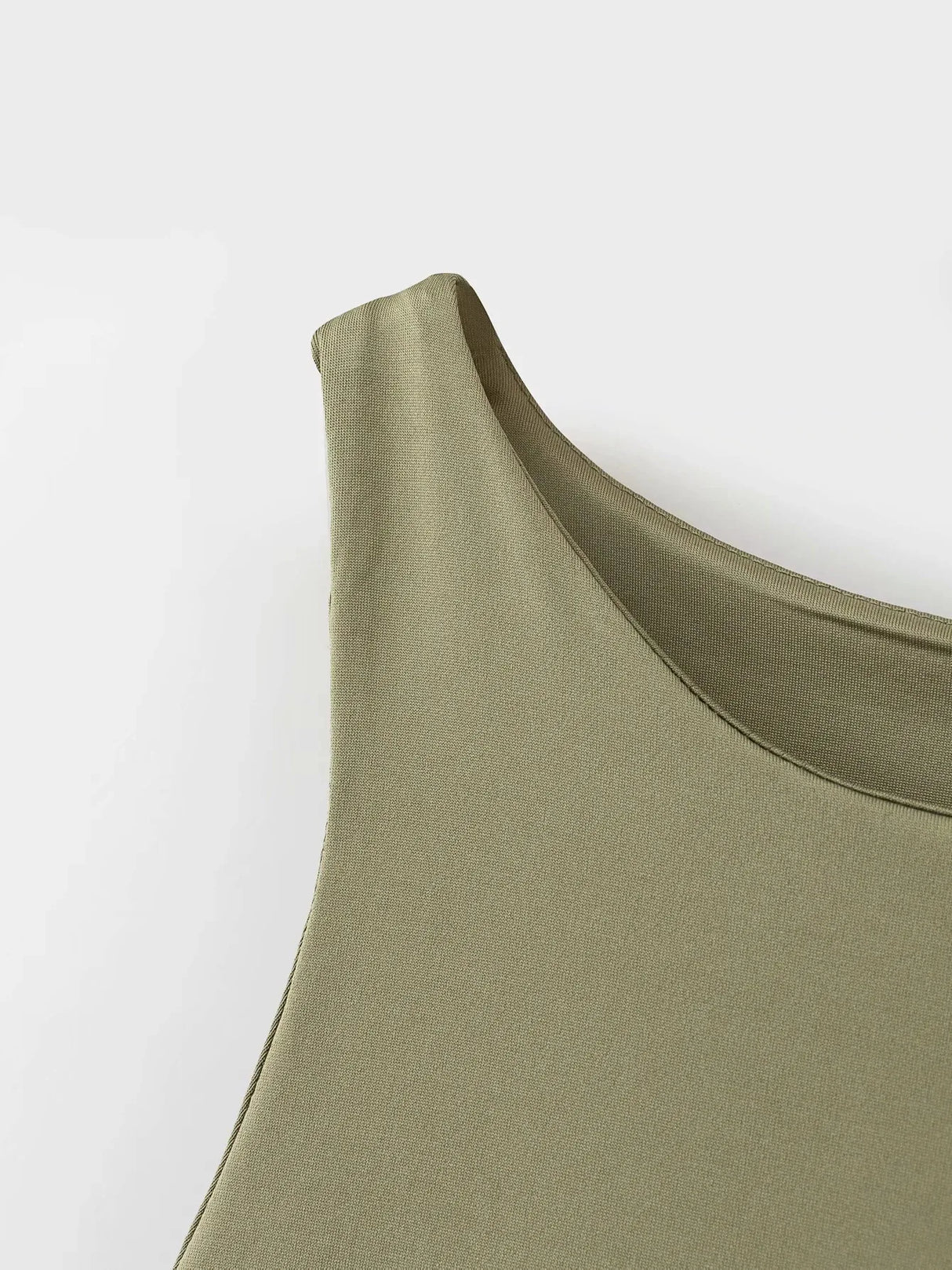 بدلة نادي نسائية ضيقة سادة