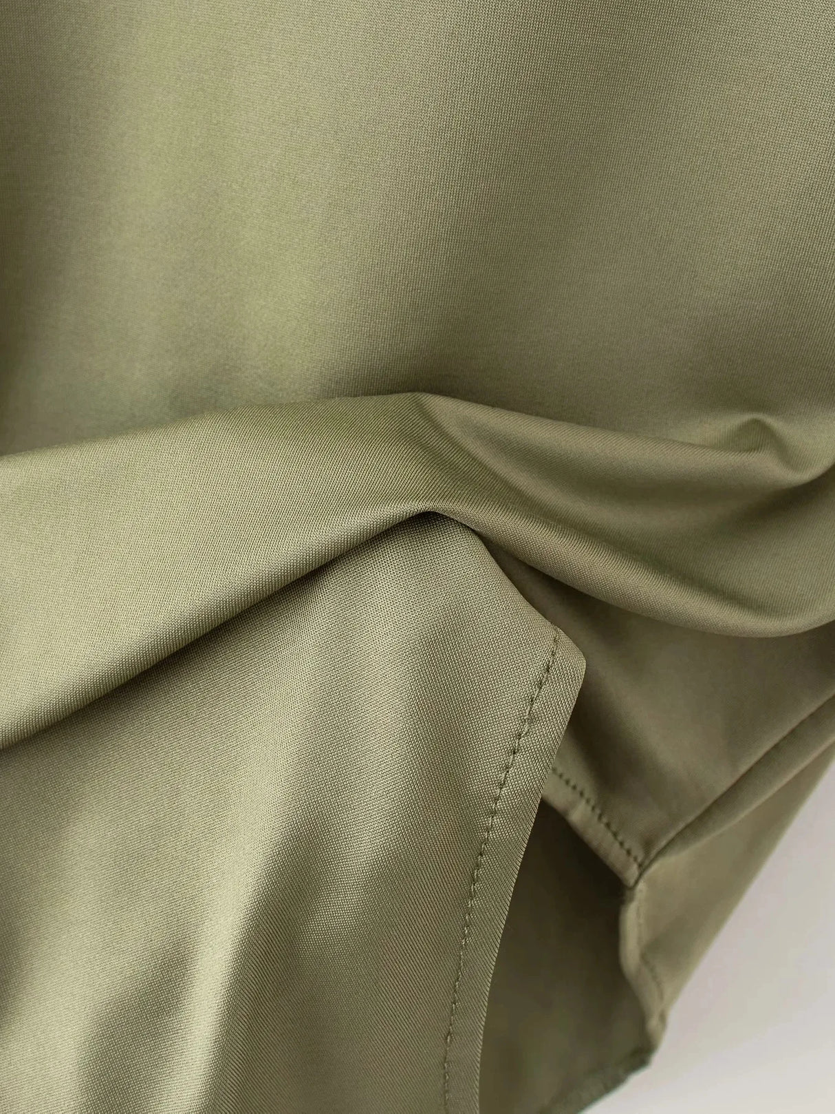 بدلة نادي نسائية ضيقة سادة