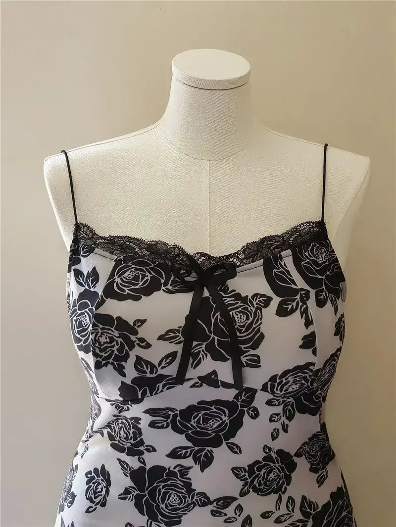 فستان نوم نسائي مقاس إضافي برباط من الدانتيل