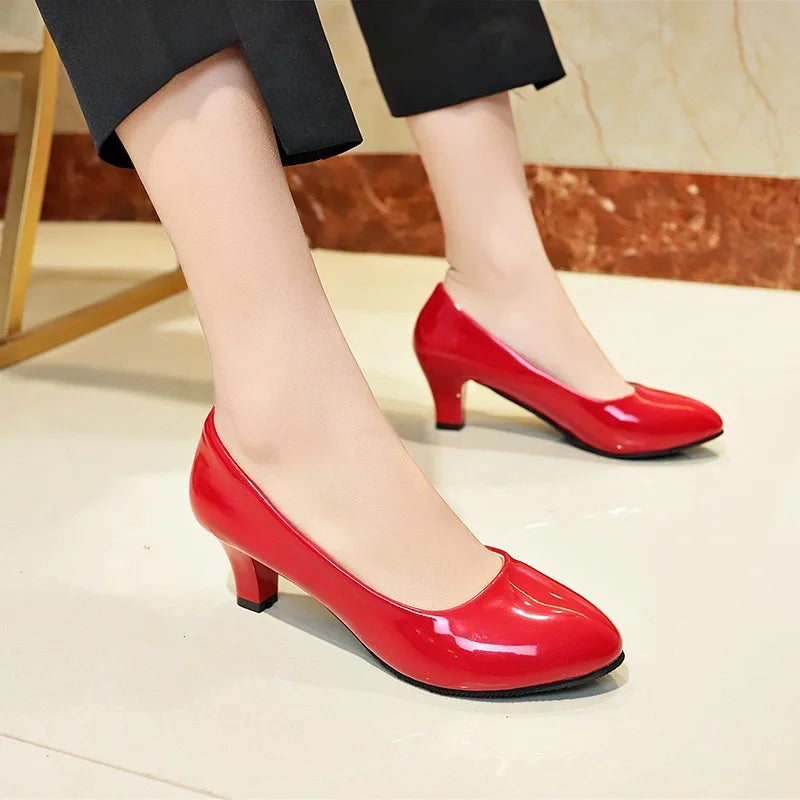 حذاء بكعب منخفض بلون البيج - مناسب للمكتب والحفلات 2025