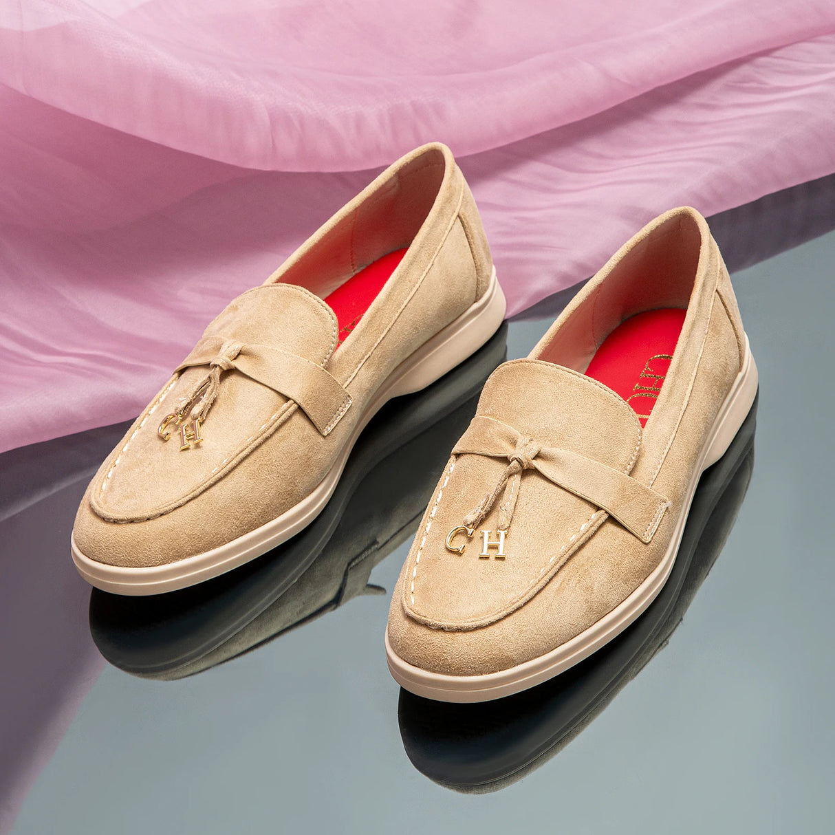 صنادل لوفر سوداء مدببة للنساء