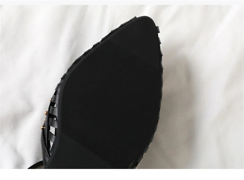 Women’s Pointed Toe Flat Roman Sandals