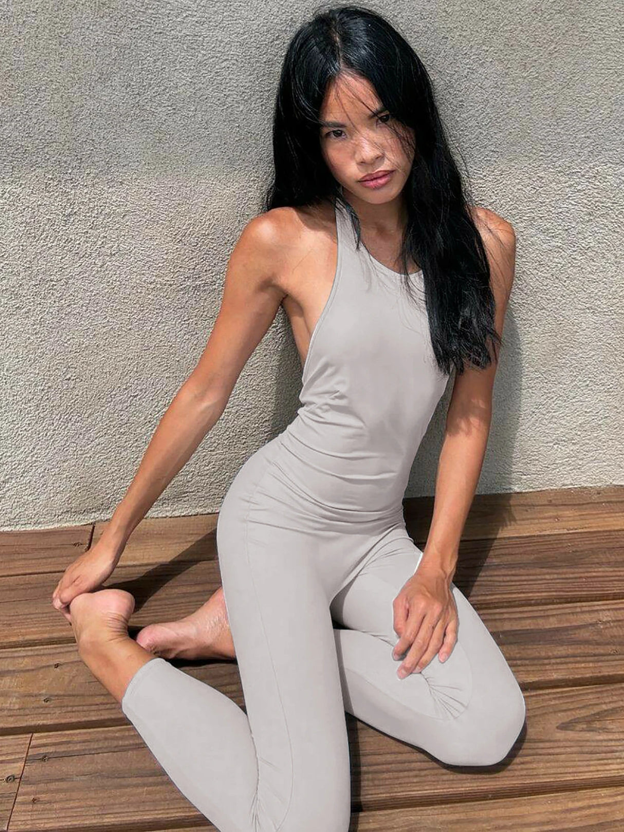 HaloGlam™ – جمبسوت حفلات مفتوح الظهر (لامع، جريء، وجريء)