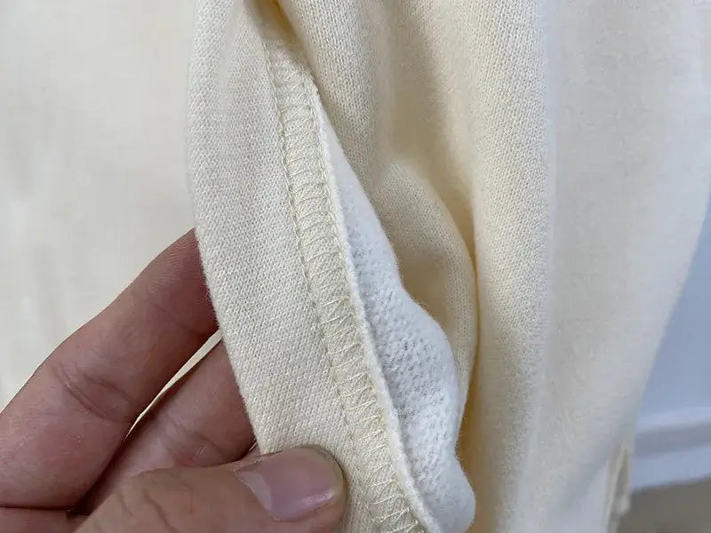 سويت شيرت نسائي بطبعة حروف عتيقة برقبة دائرية