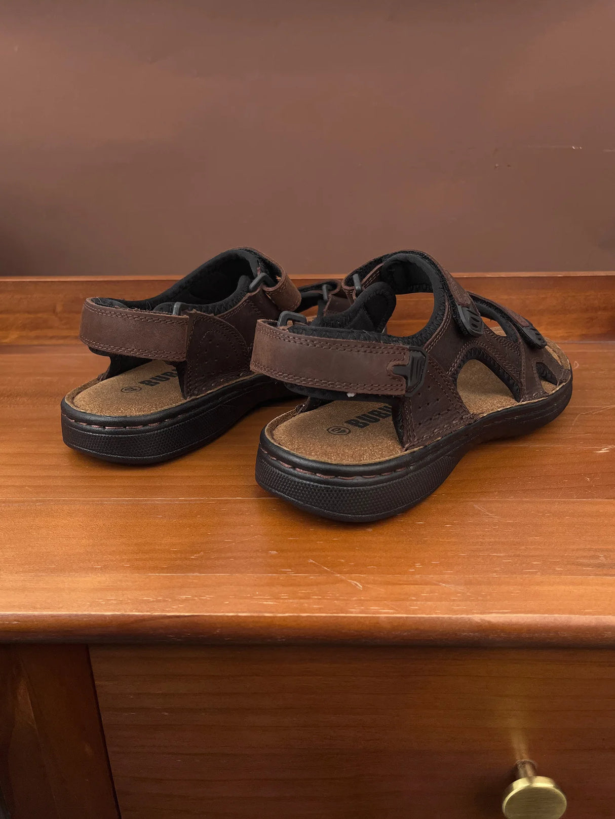 صنادل رياضية خارجية جلدية للرجال