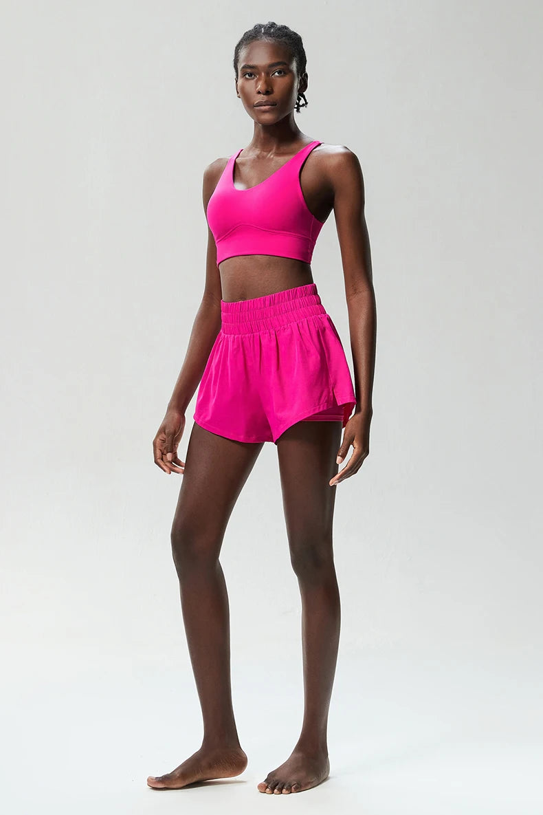 مجموعة رياضية سريعة الجفاف للنساء في الهواء الطلق