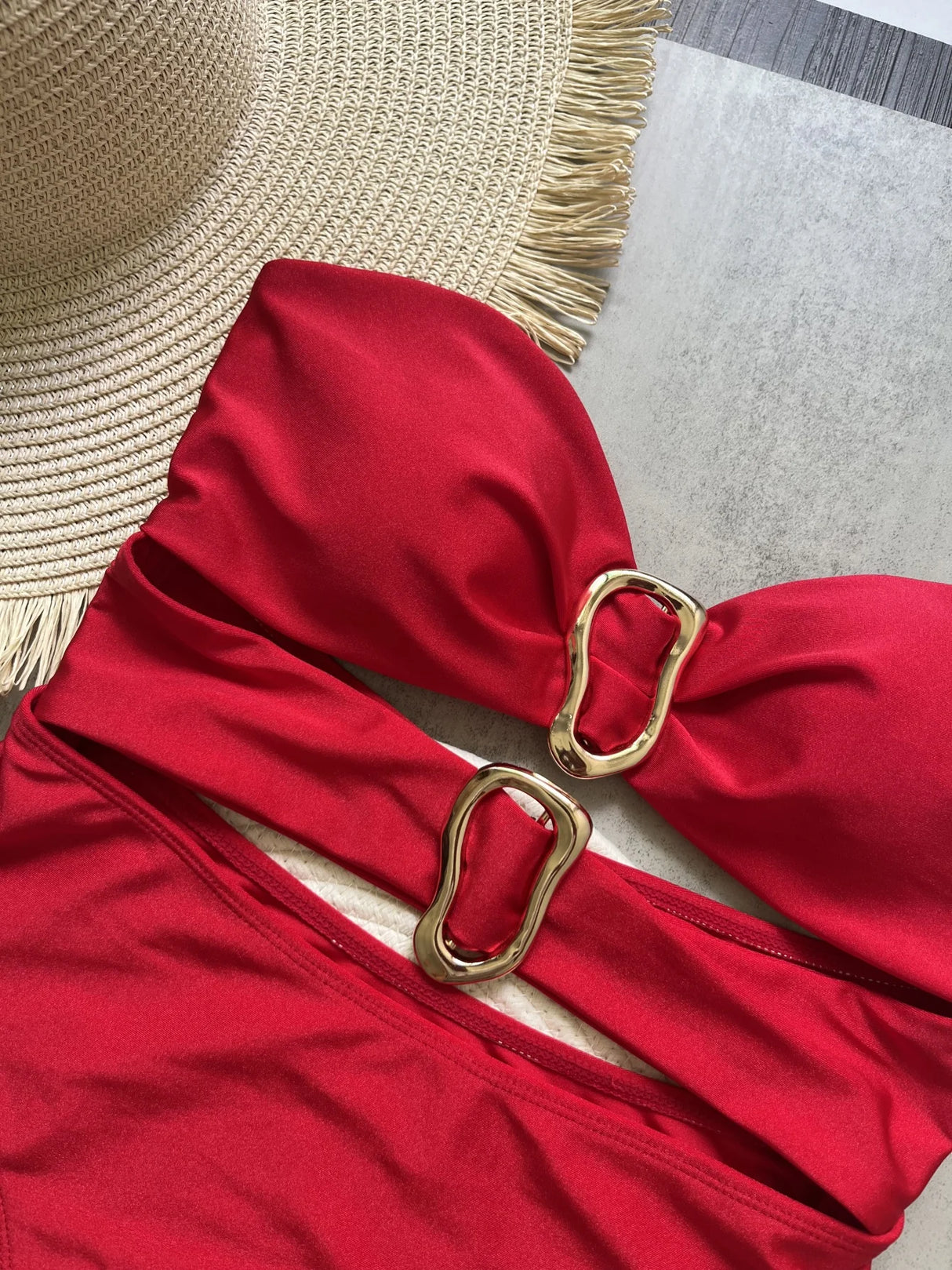 ملابس سباحة نسائية باندو بحلقة معدنية