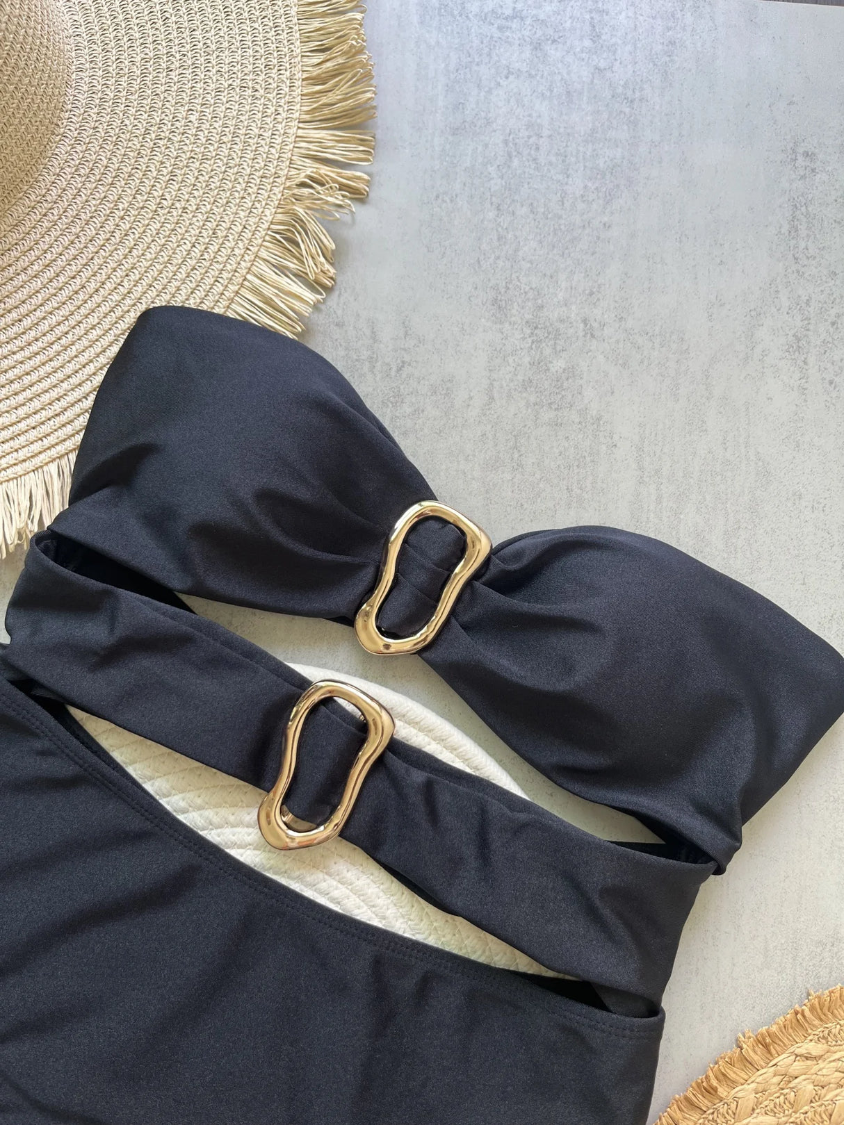 ملابس سباحة نسائية باندو بحلقة معدنية