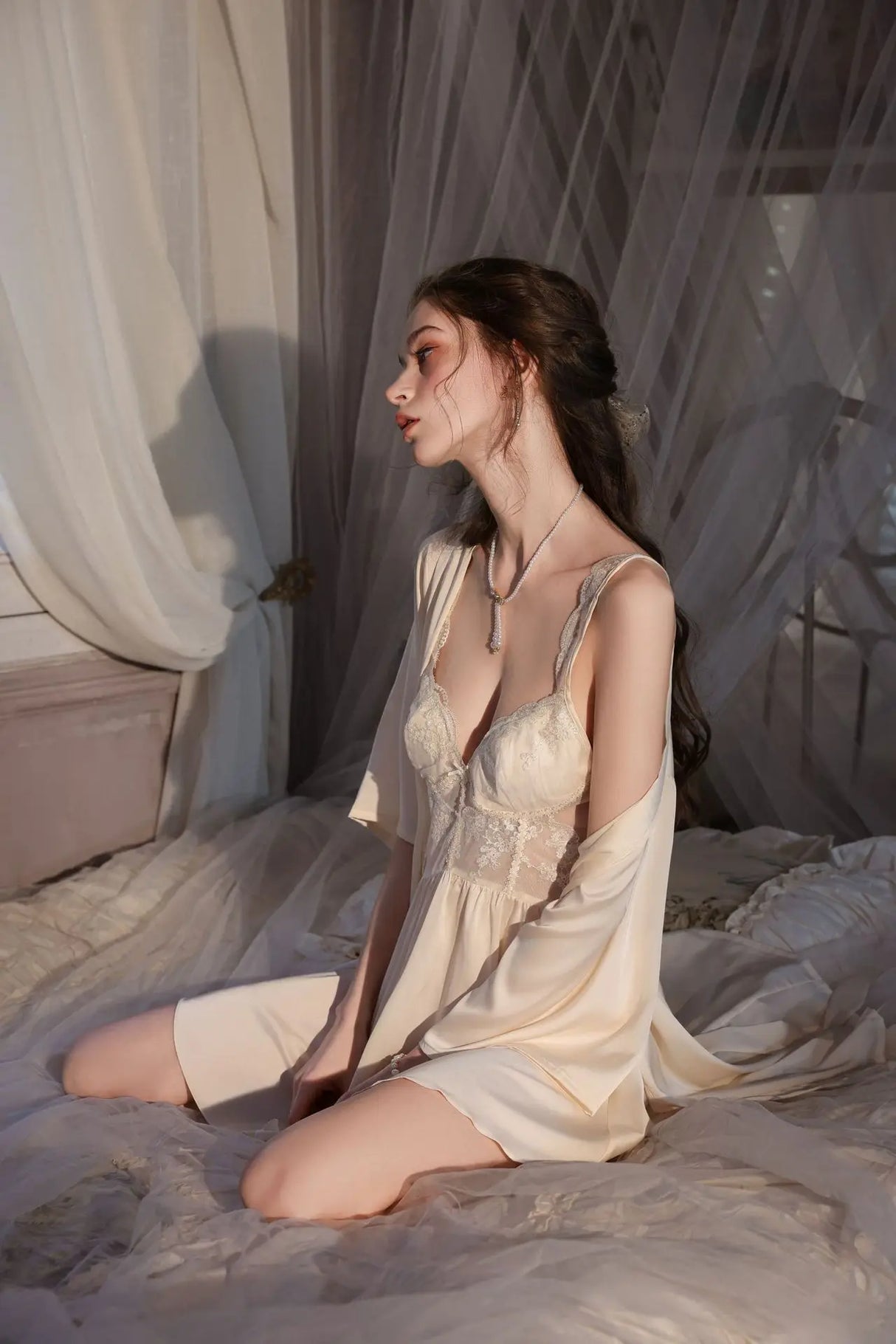 ملابس نوم نسائية من الدانتيل المرقعة