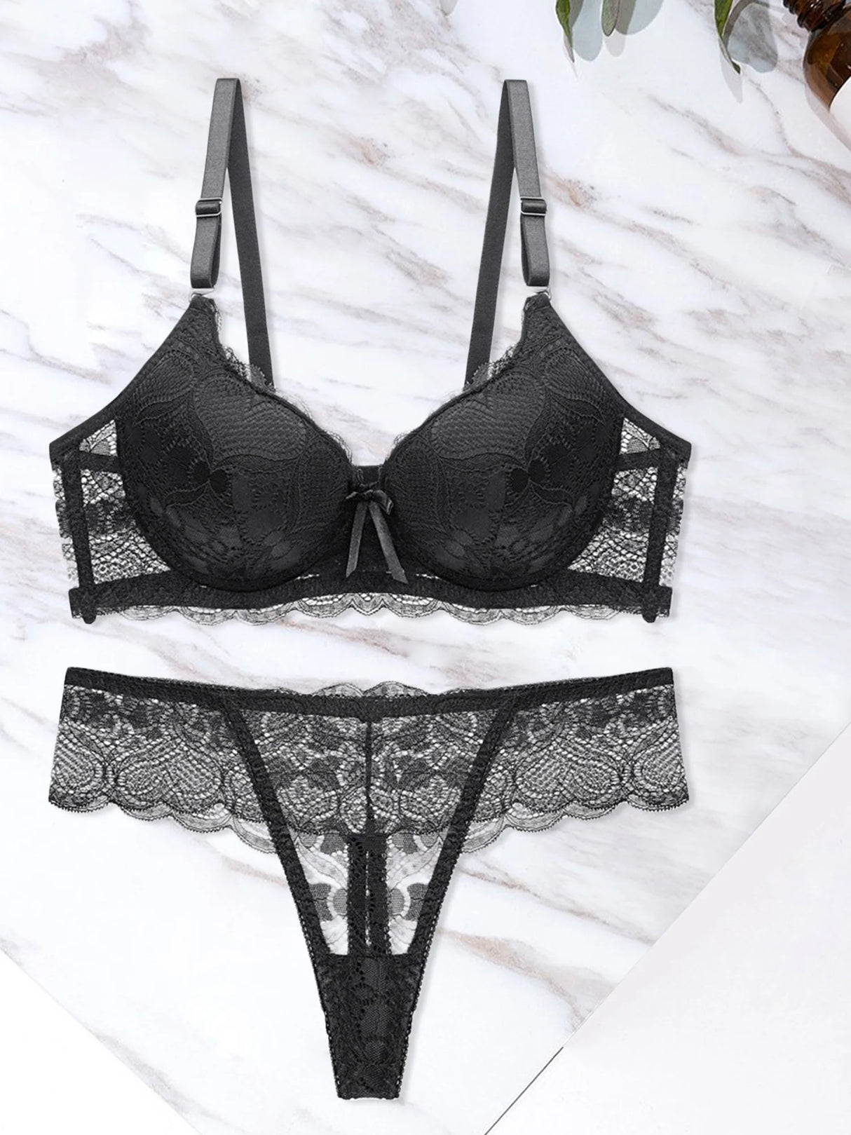 طقم جوارب نسائية من الدانتيل المزهر