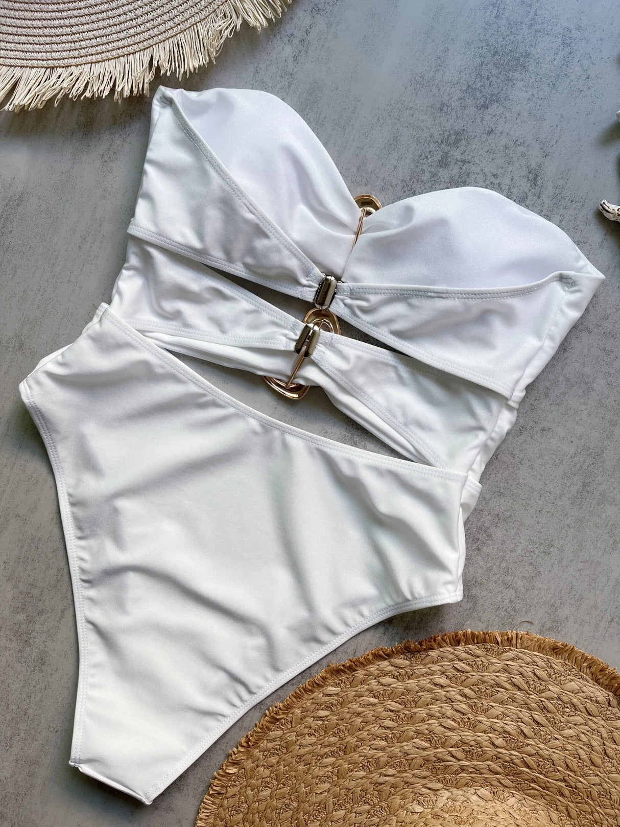 ملابس سباحة نسائية باندو بحلقة معدنية