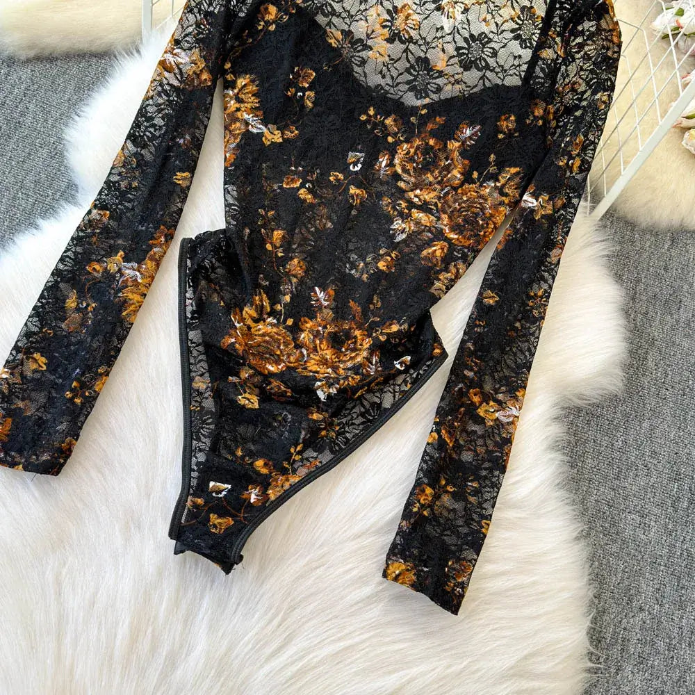 بدلة جسم نسائية مطبوعة بشبكة ورقبة مربعة