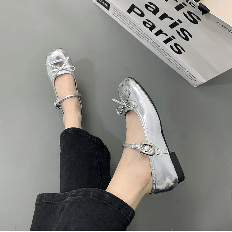 أحذية نسائية فاخرة بدون رباط من ماركة لوفرز