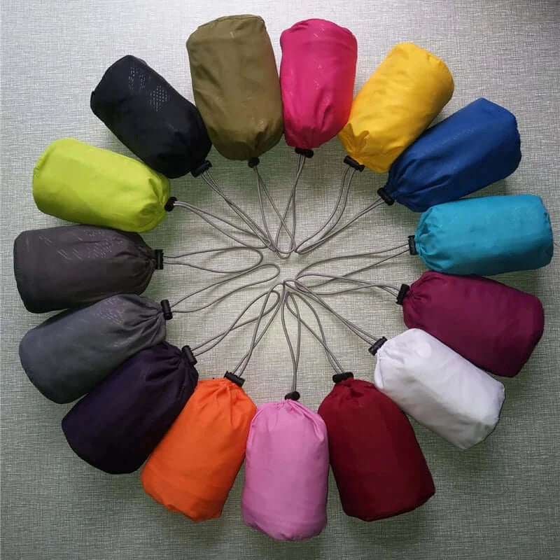 سترة نسائية خفيفة الوزن مقاومة للماء بغطاء للرأس