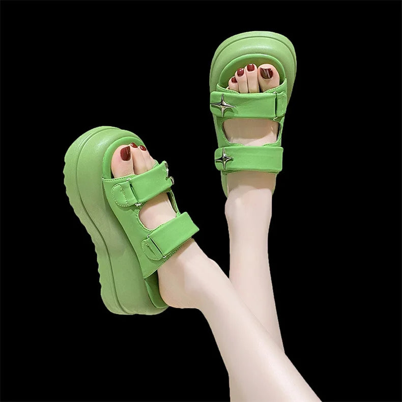 صنادل منصة مصممة - صيف 2025