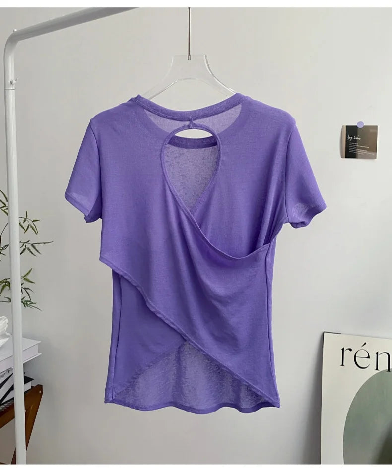 قميص يوغا قصير مفتوح الظهر للنساء