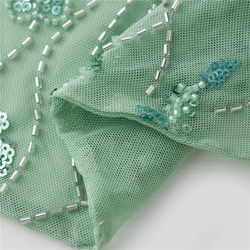 بلوزة نسائية بدون أكمام ذات ترتر عميق على شكل حرف V