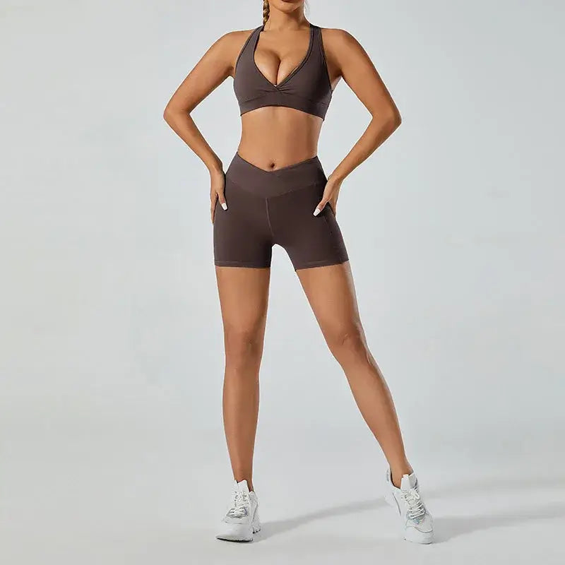 حمالة صدر رياضية نسائية ذات ظهر مجوف على شكل حرف V عميق