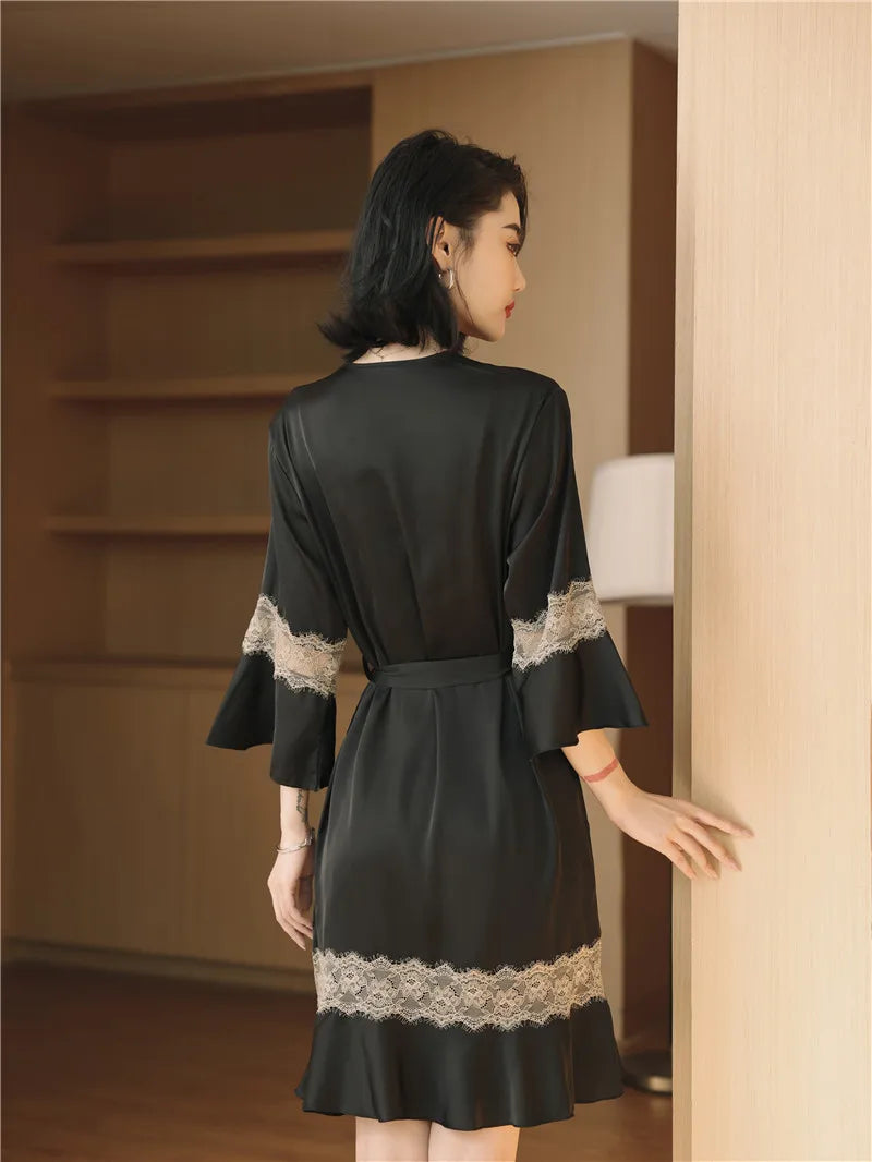 بيجامات نسائية من الحرير الجليدي