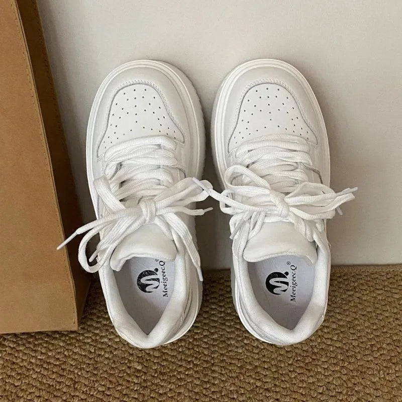 أحذية رياضية نسائية كاجوال بنعل سميك