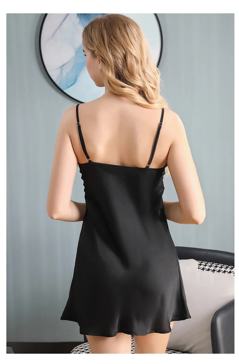 ملابس نوم نسائية حريرية بفتحة رقبة على شكل حرف V عميقة