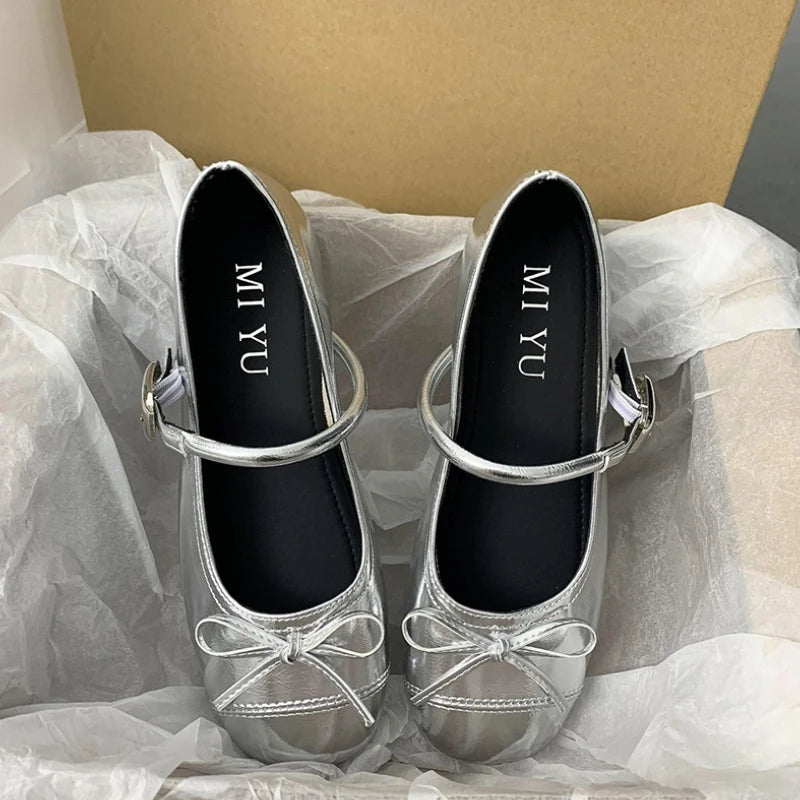 أحذية نسائية فاخرة بدون رباط من ماركة لوفرز