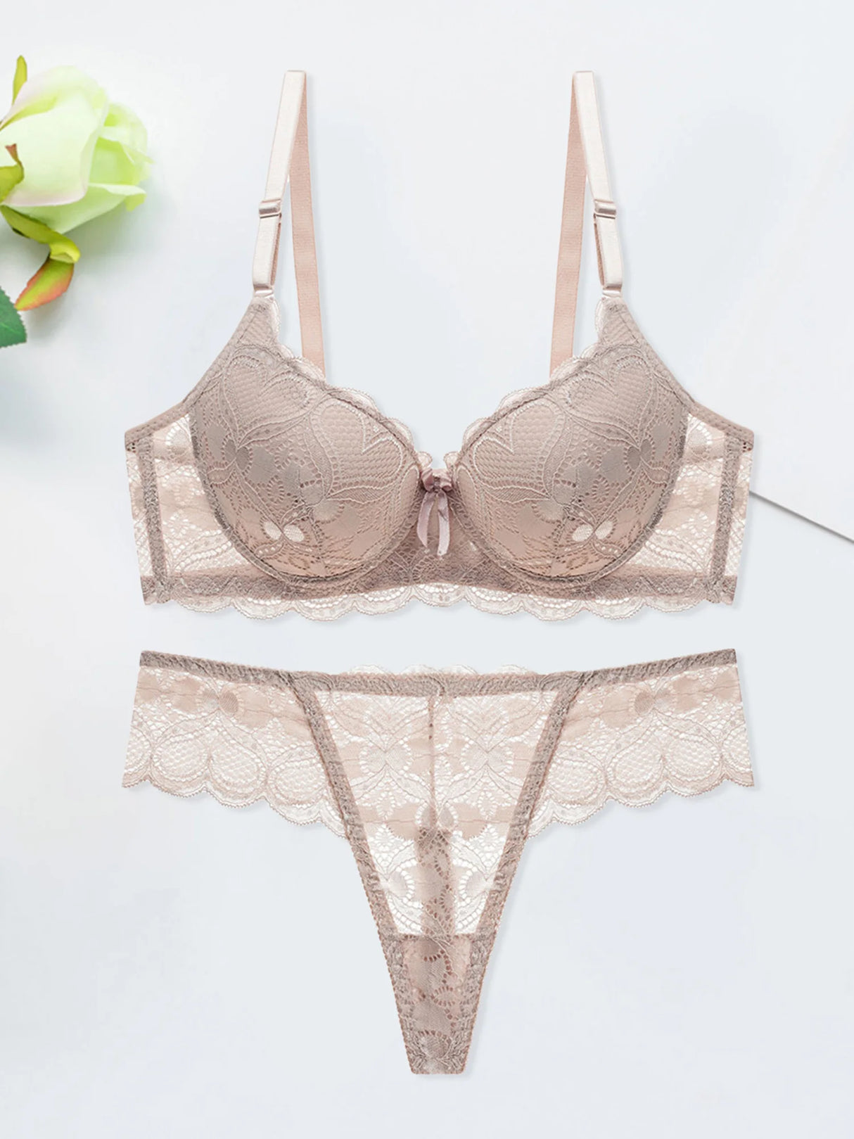 طقم جوارب نسائية من الدانتيل المزهر