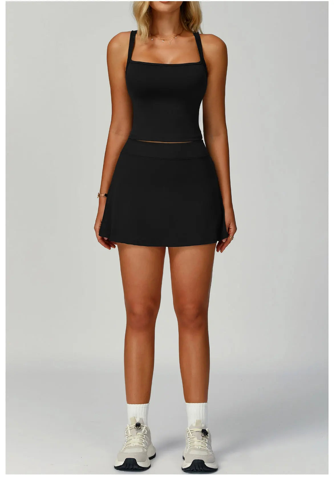 طقم تنورة تنس رياضية للنساء