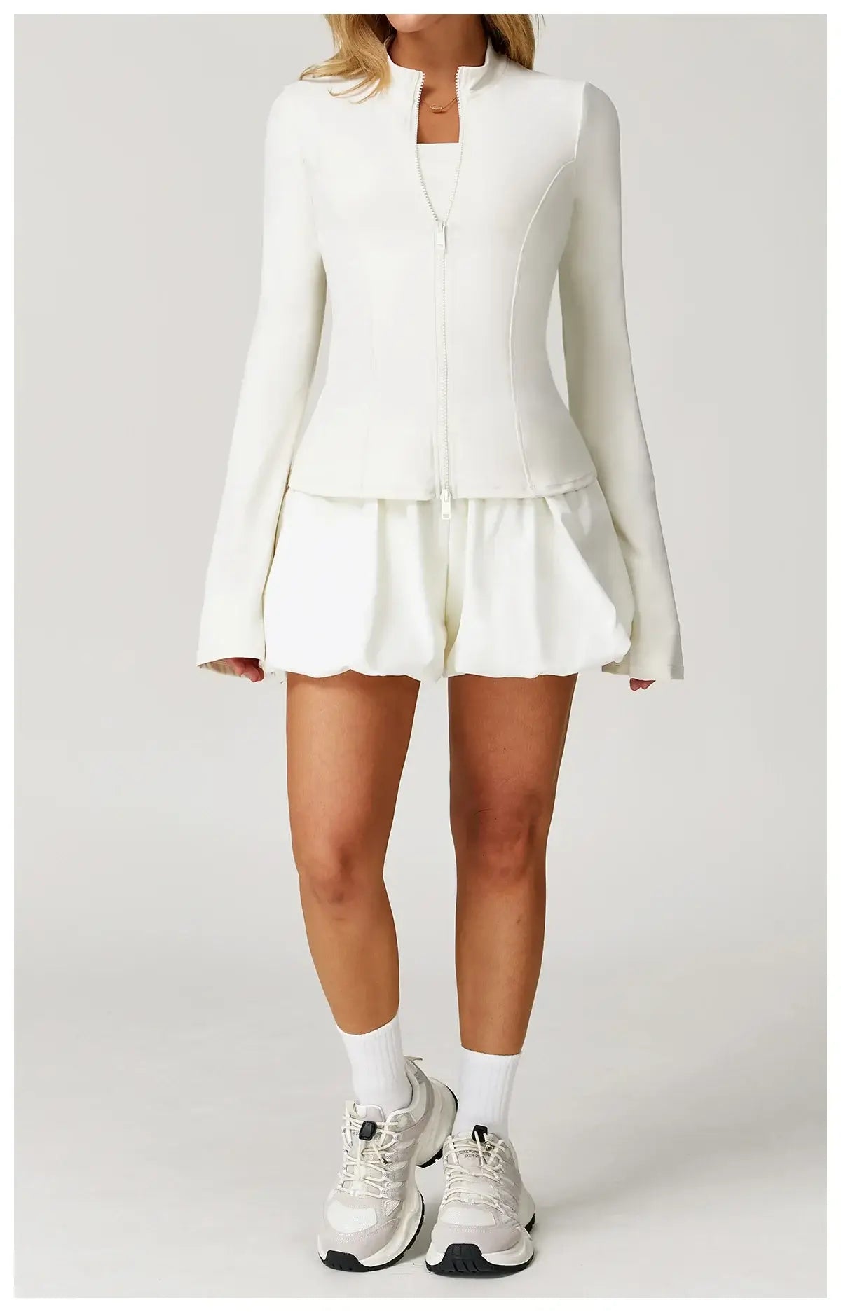 سترة تدريب نسائية مرنة بقصّة Slim Fit