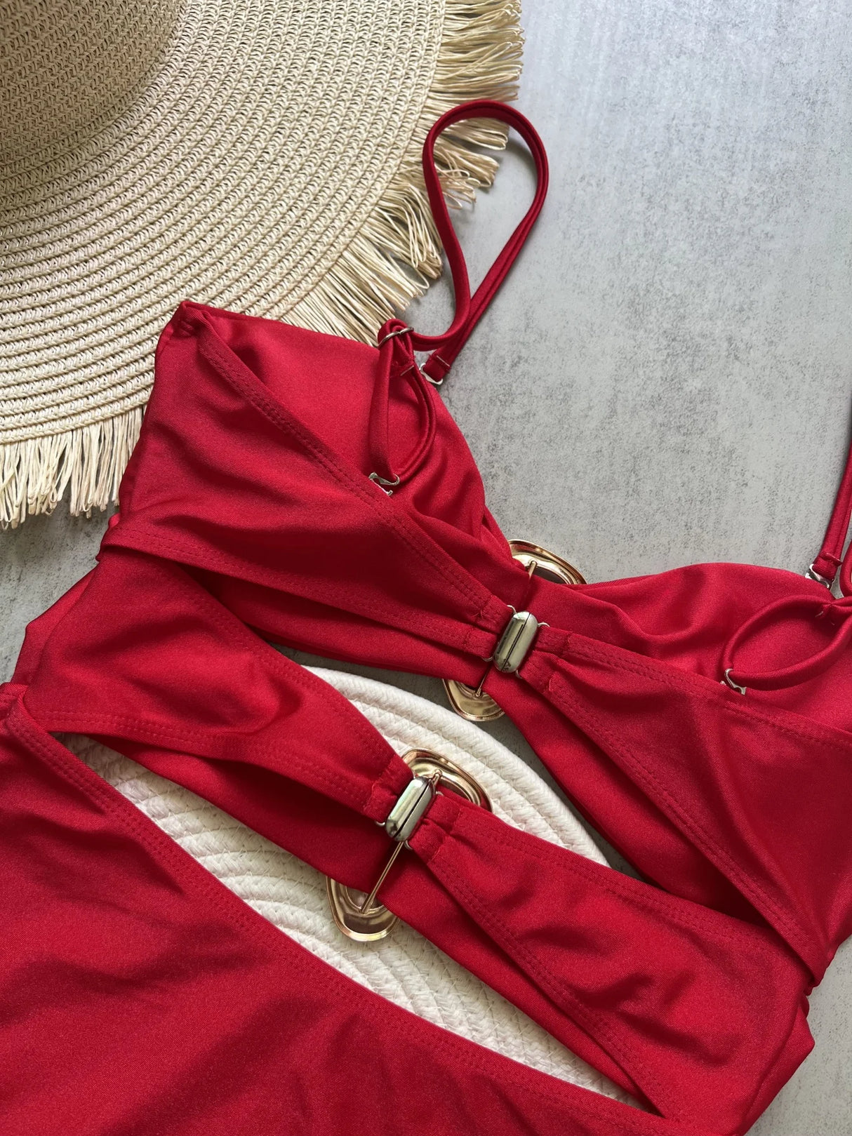 ملابس سباحة نسائية باندو بحلقة معدنية