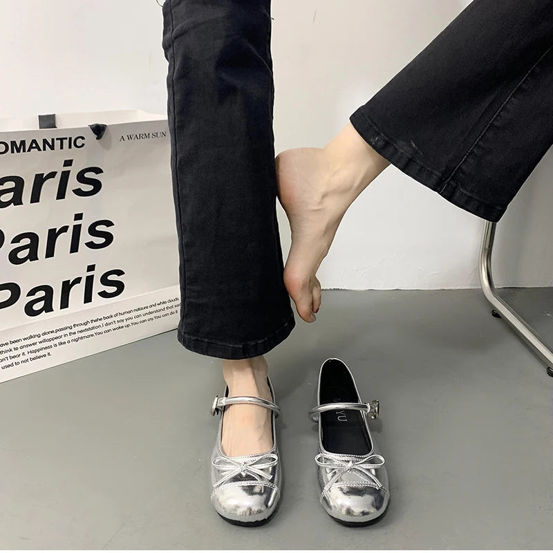 أحذية نسائية فاخرة بدون رباط من ماركة لوفرز