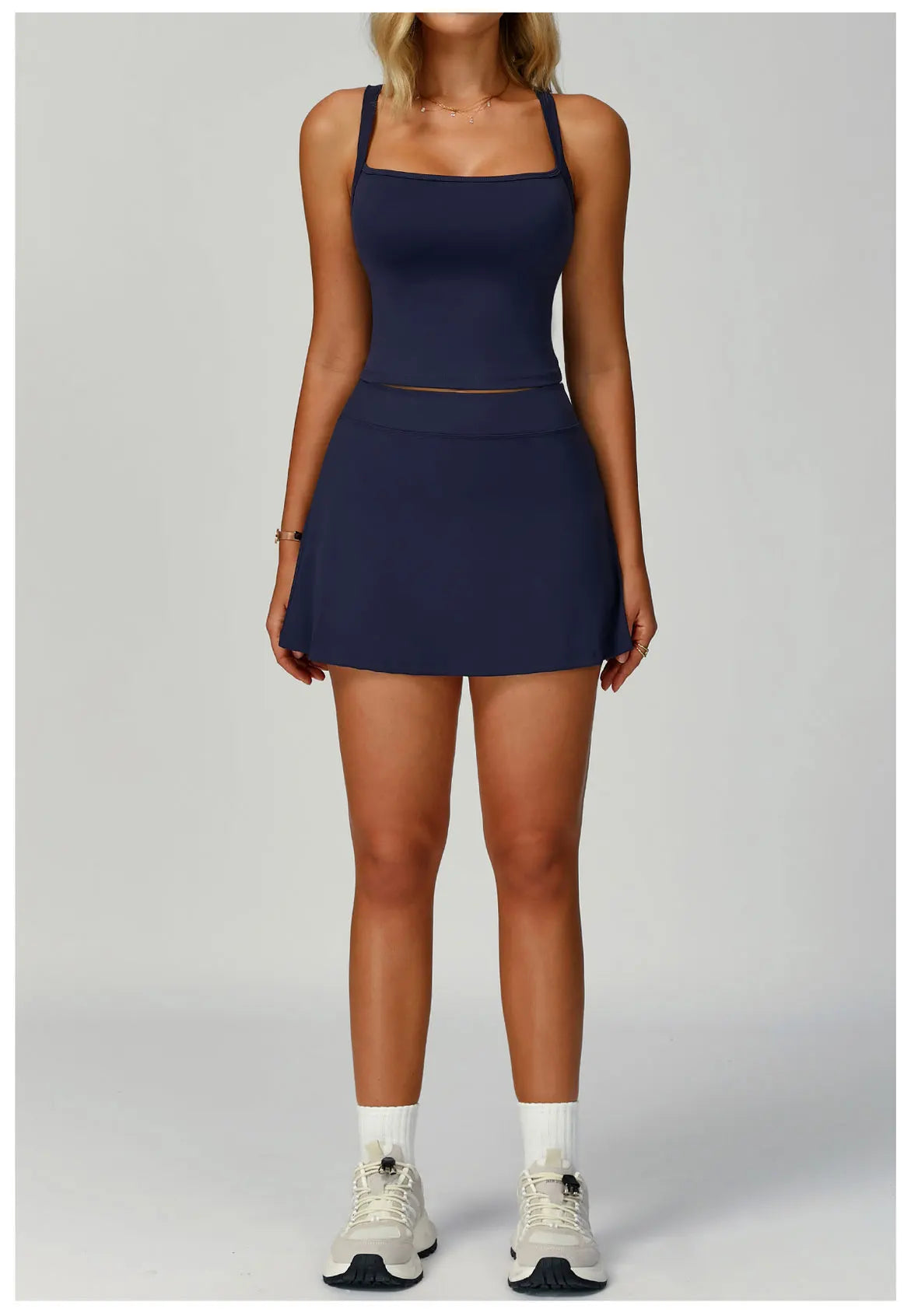 طقم تنورة تنس رياضية للنساء