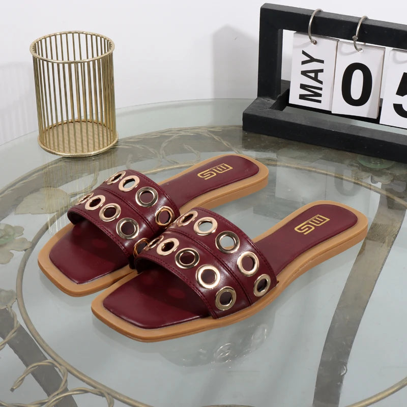 صنادل نسائية صيفية مسطحة مربعة الشكل