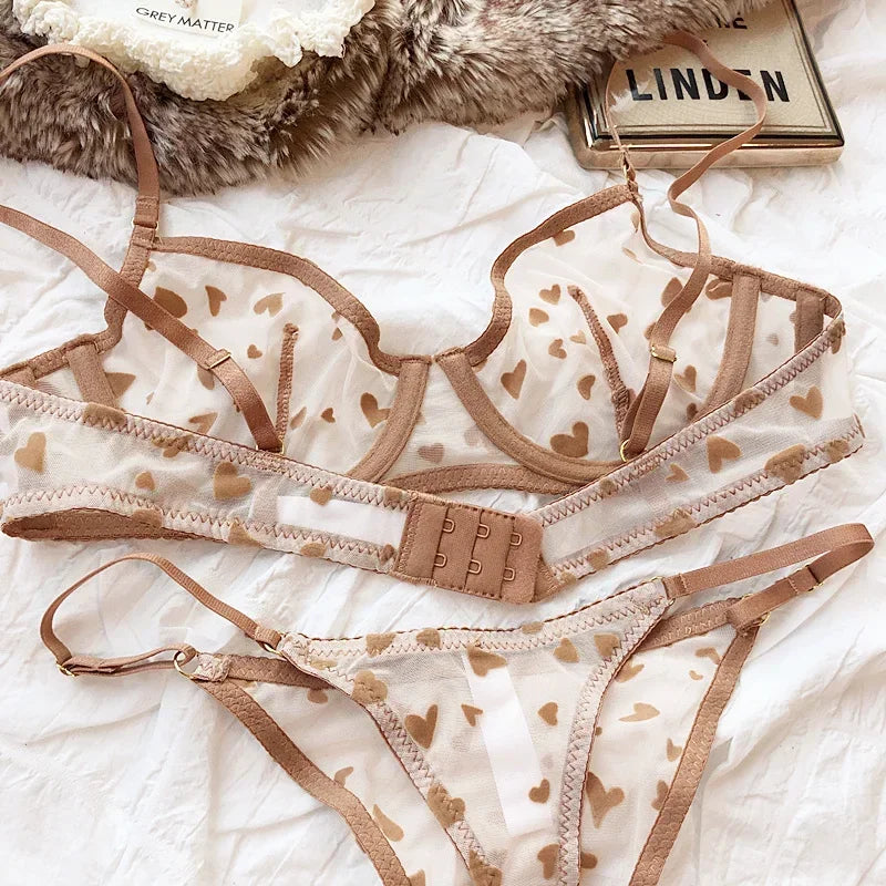 مجموعة ملابس داخلية نسائية شبكية على شكل قلب