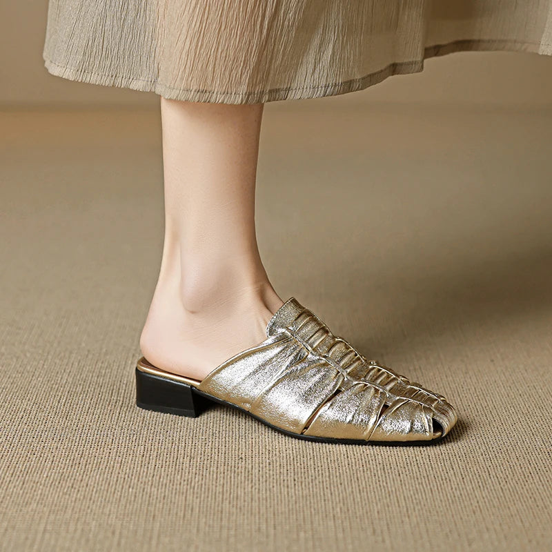 صنادل نسائية بكعب عريض من الجلد