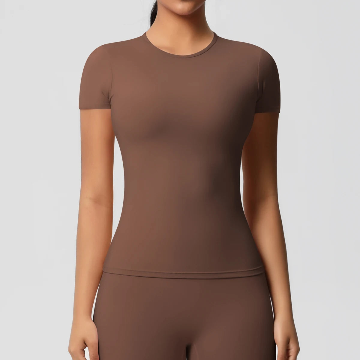 بلوزة رياضية نسائية مرنة وسريعة الجفاف