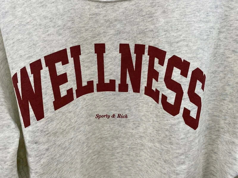 سويت شيرت نسائي بطبعة حروف عتيقة برقبة دائرية