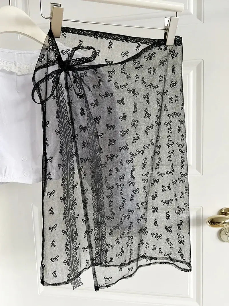 تنورة نسائية من الدانتيل والتول بتصميم عتيق